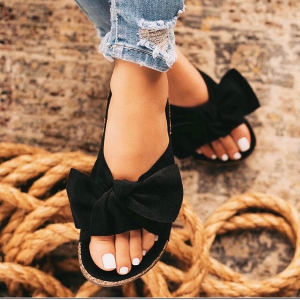 Brand new! Slip on shoe with bow, super cute!